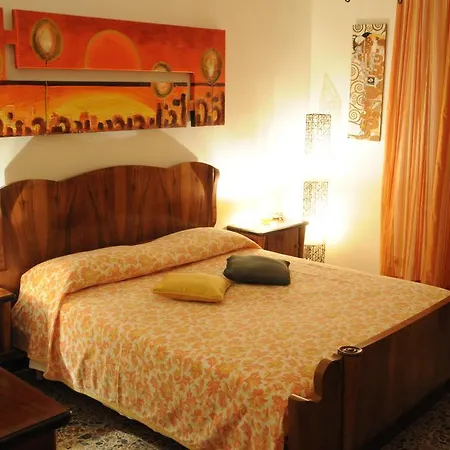 Casa Tarragona Bed & Breakfast *